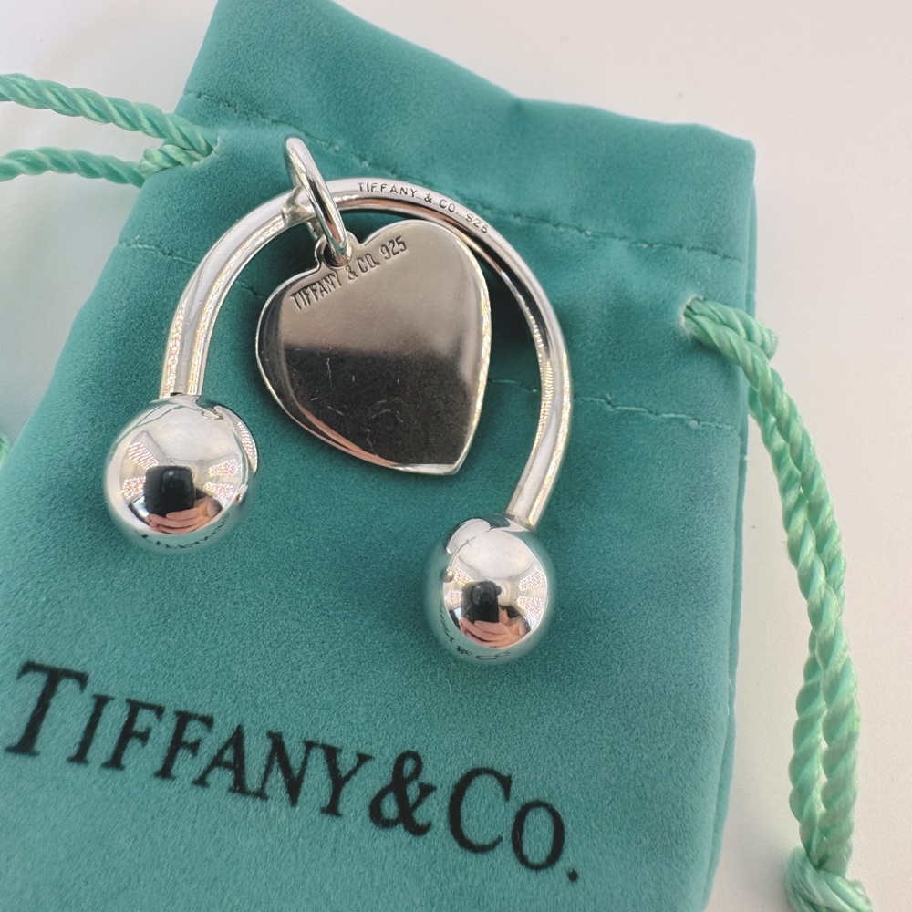 Tiffany & Co Sterling Silver Heart Tag Screwball Key Ring W Pouch Vintage .925 - Picture 3 of 10
